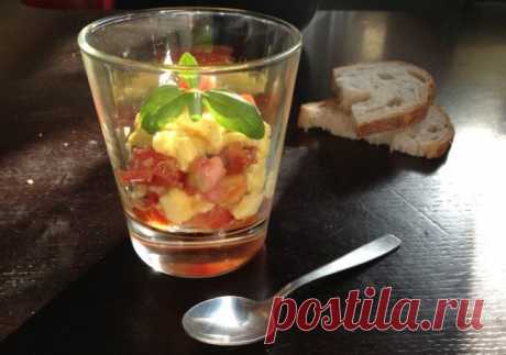 Яичная кашка с помидорами и базиликом - Портал «Домашний»