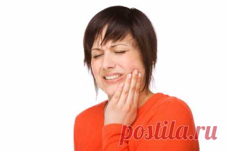 Если у вас болит зуб, то при помощи народных средств вы сможете унять зубную боль до обращения к врачу. Народные средства часто применяются для лечения острой зубной боли — попробуйте ими воспользоваться.