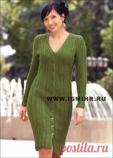 Элегантное зеленое платье на пуговицах