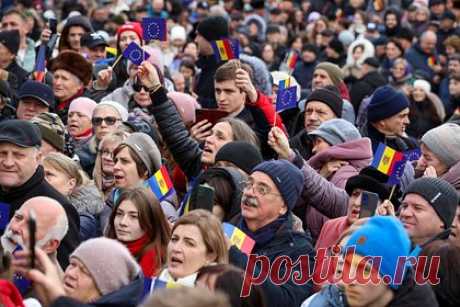 В НАТО назвали достижимой цель Молдавии присоединиться к Евросоюзу до 2030 года. Молдавия может присоединиться к Евросоюзу до 2030 года благодаря деятельности президента страны Майи Санду. Достижимыми цели Кишинева назвал заместитель генерального секретаря НАТО Мирча Джоанэ. Он выразил надежду, что таким образом граждане республики смогут избавиться от «географического проклятья».