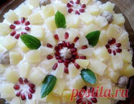 Новые рецепты новогодних салатов: ананасовый букет