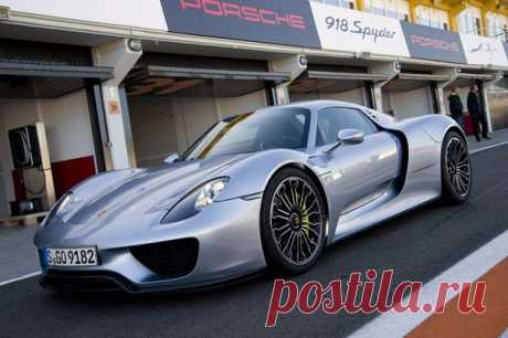 Вы все еще планируете купить себе потрясающий Porsche 918 Spyder, но никак не наиграетесь с конфигуратором в попытке создать идеальный вариант? Вам лучше поторопиться, потому что судя по последней информации, гибридный гиперкар уже почти распродан / Только машины