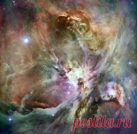 Изображение туманности Ориона, скомбинированное из двух снимков, сделанных телескопами &quot;Хаббл&quot; и &quot;Спитцер&quot; с разной контрастностью / Интересный космос