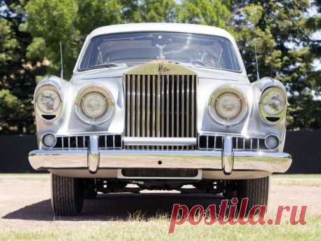 Необычный Rolls-Royce Silver Wraith Special Saloon со встроенным унитазом                     (12 фото) . Чёрт побери