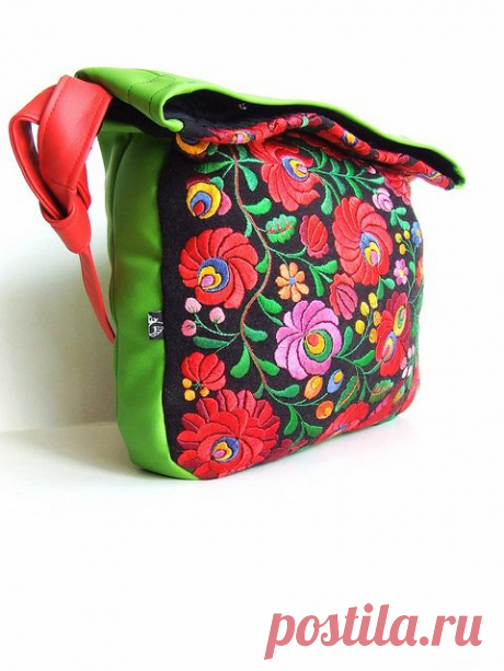 Queen of Matyó contemporary hungarian embroidered bag | Bags