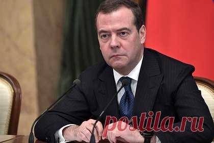 Медведев заявил об отчаянной ревности Киева к Израилю. Зампред Совбеза России Дмитрий Медведев в статье для «Известий» заявил, что Украина отчаянно ревнует Запад к Израилю, опасаясь сокращения помощи. По его словам, Киев напуган перспективой получать все меньше вооружений и денег, когда его западным партнерам станет «самим нужнее» из-за обострения на Ближнем Востоке.