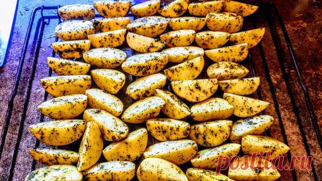 Запекаю молодую картошку в духовке со специями | Дневник отчаянных пенсионеров | Яндекс Дзен