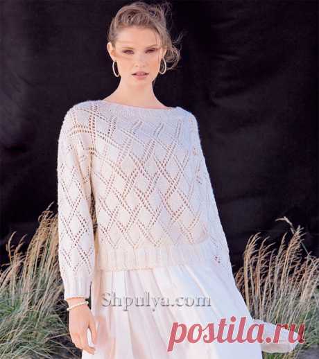 Пуловер с равномерным ромбовидным узором выполнен из белой шерстяной пряжи с кашемиром.