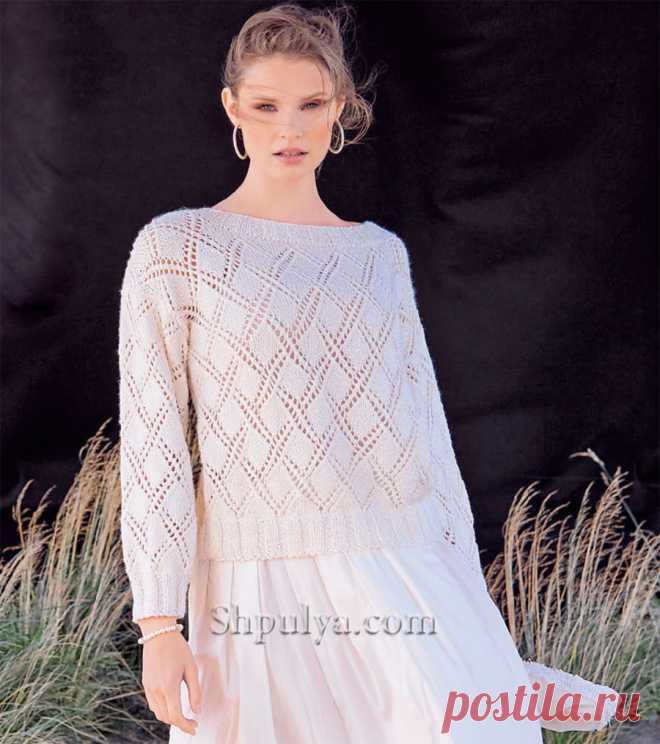 Пуловер с равномерным ромбовидным узором выполнен из белой шерстяной пряжи с кашемиром.