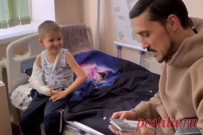 Дима Билан посетил детскую больницу в ДНР. Артист также встретился с участниками СВО, проходящими лечение в травматологии.