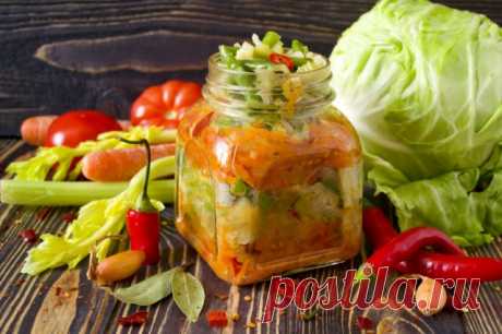 Слоёный салат из овощей: универсальная заготовка на зиму