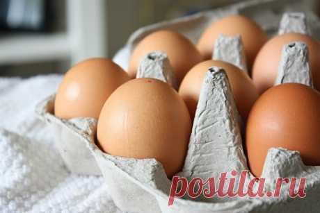 В России заявили о замедлении роста цен на яйца. В России замедлились темпы роста цен на куриные яйца. Об этом заявил зампред правления ассоциации «Руспродсоюз» Дмитрий Леонов — по его словам, стоимость десятка яиц в среднем по стране с 8 по 14 января составила 133,9 рубля. За неделю продукт подорожал всего на 70 копеек, что говорит о замедлении роста их стоимости.
