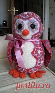 Athena The OWL  The african flower Owlet crochet pattern: available at -- Heidibearscreativeblogspot