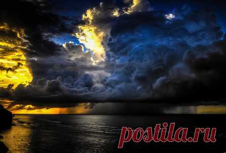 Wallpaper ocean, tropics, dark clouds, sky, sea, thunderstorm, storm, dawn desktop wallpaper » Nature » GoodWP.com