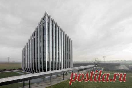 Питер Пихлер Архитектура, Густав Виллайт · Штаб-квартира BONFIGLIOLI · Divide