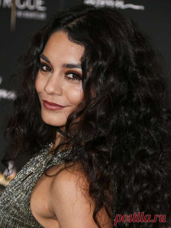 Vanessa Hudgens – t18 – TiPiTi.info