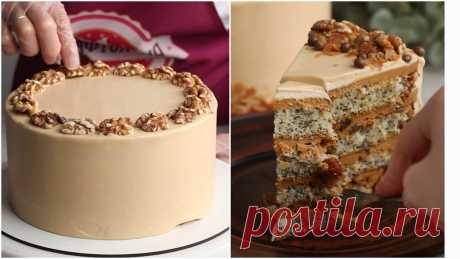 Рецепт ніжного торта "Смаківниця": макові коржі та крем з вареним згущеним молоком, горішками та родзинками - це неймовірна смакота