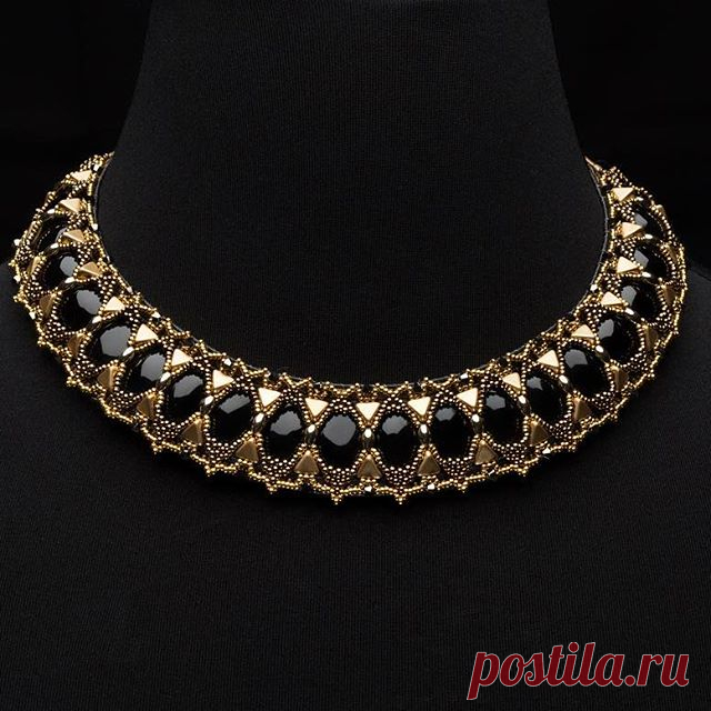 Старенькое в новом свете ☝🏻️))
.........
#handmade #beadedart #beads #handcrafted # necklace #black #gold #fashion #style #trendsetter #trendy #chic #stylish #oneofakind #uniquejewelry #unique #accessory #jewelry #design #SvetlanaKossman