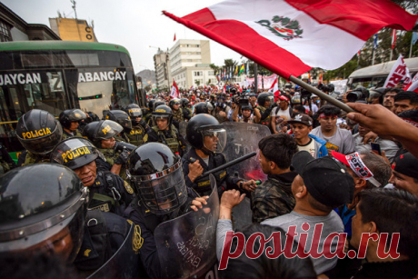 Протесты против импичмента Педро Кастильо охватили Перу. Фоторепортаж. После ареста президента Педро Кастильо жители Перу вышли на массовые акции протеста с требованием провести досрочные выборы. Что происходит в крупных городах страны — в фоторепортаже РБК.