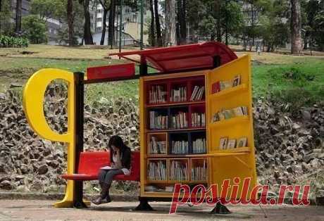 Остановка-библиотека в Боготе, Колумбия
