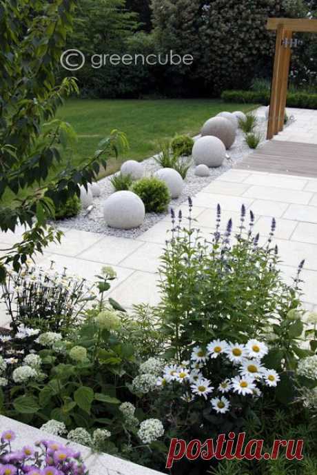 greencube garden and landscape design, UK: Sculpture in the garden, greencube designs a sculptural ball garden | Landscaping