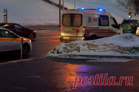 Замерзшего насмерть подростка нашли на пустыре в российском регионе. Замерзшего насмерть пьяного десятиклассника нашли на снегу в селе Хмелевке. 7 марта школьник пришел в Дом культуры на день рождения одного из друзей, где подростки распивали спиртные напитки и играли в бильярд. Около полуночи он отправился домой, а утром его тело без признаков жизни обнаружили на пустыре.