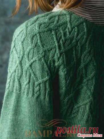 Женский джемпер «Assateague» Круглая кокетка женского пуловера связана рисунком со сложным переплетением жгутов.  Размер:  Окружность груди – 92 (101.5, 112.5, 122, 132.5) см с припуском 12 см на свободное облегание.