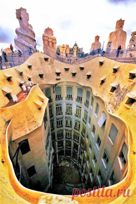 Doors & Windows in our Life ❤ – Google+
Каса-Мила́ — жилой дом, построенный в 1906-1910 годах в Барселоне архитектором Антони Гауди для семьи Мила, одна из достопримечательностей каталонской столицы.