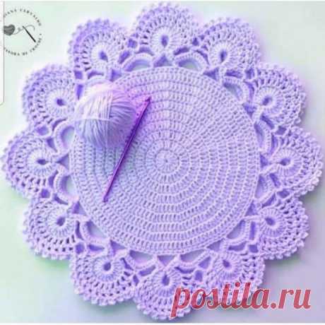 ​Красивая салфетка с плотной серединкой