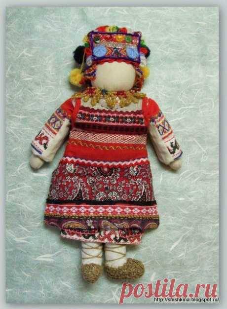 кукла в традиционном калужском костюме