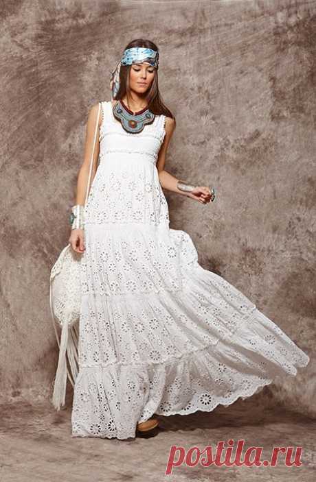 Vestido blanco largo troquelado - 215,00€ : Zaitegui - Moda y ropa de marca para señora en Encartaciones