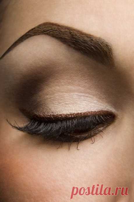 Love this makeup look! Love the brown eyeliner with the eye shadow combo. perfect day, night, &amp; bridal makeup!