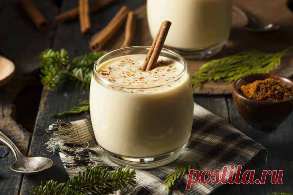 Традиционный в Европе и США рождественский напиток на основе молока и яиц — родственник нашего гоголь-моголя. Классика жанра — безалкогольный эгг-ног.
