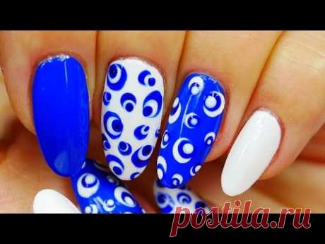 Nail Art. Very Easy Design. Blue and White Points.