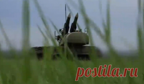 Расчеты ЗРК «Бук-М1» группировки войск «Восток» успешно сбивают все типы иностранных ракет и реактивных снарядов на Южно-Донецком направлении.