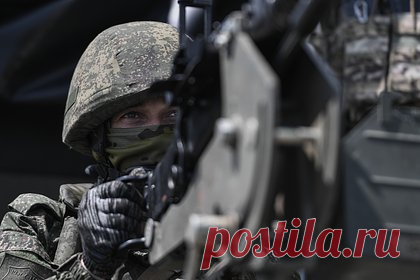 Российские системы ПВО сбили два снаряда РСЗО «Ольха» в зоне спецоперации. Российские системы противовоздушной обороны (ПВО) сбили два снаряда реактивной системы залпового огня (РСЗО) «Ольха» в зоне проведения специальной военной операции (СВО). Об этом журналистам сообщили в Минобороны России. Помимо того, за сутки средства ПВО уничтожили 40 украинских беспилотных летательных аппаратов.