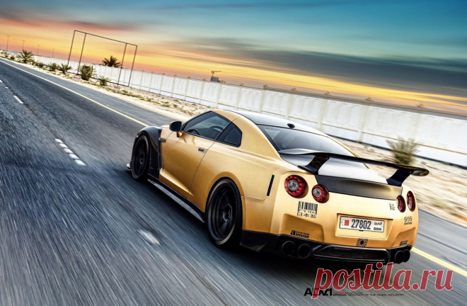 Carbon & Gold Nissan GT-R 

