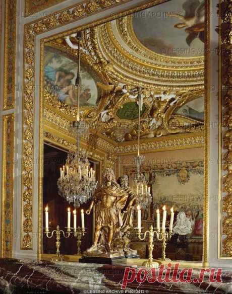 BAROQUE INTERIORS:ALL 17TH CENTURY   Le Brun,Charles  Vaux-le-Vicomte, a corner of the &quot;Cabinet des Jeux&quot;, the card-room, seen in a mirror. The residence of minister of finance Nicolas Fouquet was built by Le Vau, interior decoration by Le Brun, garden by Le Notre. For Vaux-le-Vicomte see 14-01-04/1-20   Chateau, Vaux-le-Vicomte, France |  Найдено на сайте lessing-photo.com.