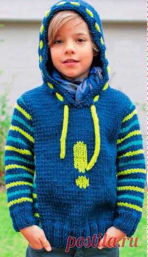 Пуловер с капюшоном для мальчика, связанный спицами