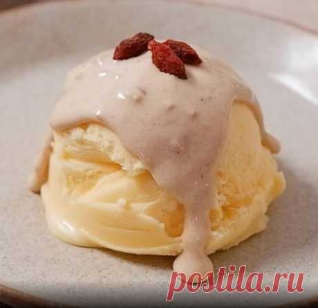 Японская кухня: Ванильное мороженое с кунжутным соусом (Гома сосу но банира айсу) рецепт с фото