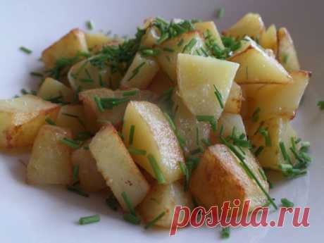 Рецепт на выходные: Картофель, обжаренный с чесноком и травами | Изюминки