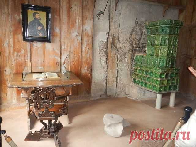 Martin Luther's room in the Wartburg Castle | Jutta S приколол(а) это к доске Travel GERMANY - following LUTHER