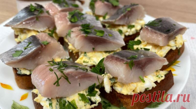 Бутерброды С Селёдкой Рецепт За (10) Минут Вкусные закусочные бутерброды с селёдкой на чёрном хлебе яйцом и майонезом. Рецепт очень простой готовится быстро за 10 минут.