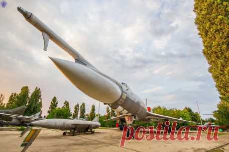 Их осталось всего 11 в мире: Стратегический бомбардировщик-ракетоносец Ту-22. Почему его называли "Спиртовоз" | Дестрой | Дзен