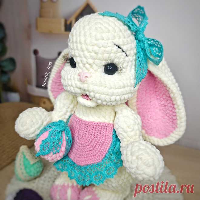 PDF Пасхальный кролик крючком. FREE crochet pattern; Аmigurumi toy patterns. Амигуруми схемы и описания на русском. Вязаные игрушки и поделки своими руками #amimore - плюшевый заяц, большой зайчик из плюшевой пряжи, кролик к Пасхе, зайчонок, зайка, крольчонок.