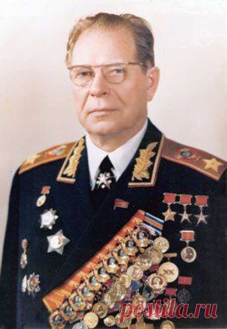 30 октября 1908 года родился министр обороны СССР, Маршал Советского Союза Дмитрий Устинов / Историческая справка