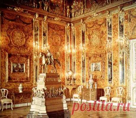 2.The Amber cabinet complement Peter's collection of the works of art and was open for review. In 1755 empress Elizaveta Petrovna has ordered to carry the Amber cabinet in Tsarist Village was here built year residence russian monarch. The Common-room, where was solved to place the Amber room, was much more former, and before creator palace Bartolomeo Franchesko Rastrelli has got up much hard problem. |  Найдено на сайте liveinternet.ru.