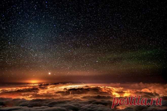 20 фотографий, от которых хочется смотреть в небо - невероятная неземная красота!   Над облаками...