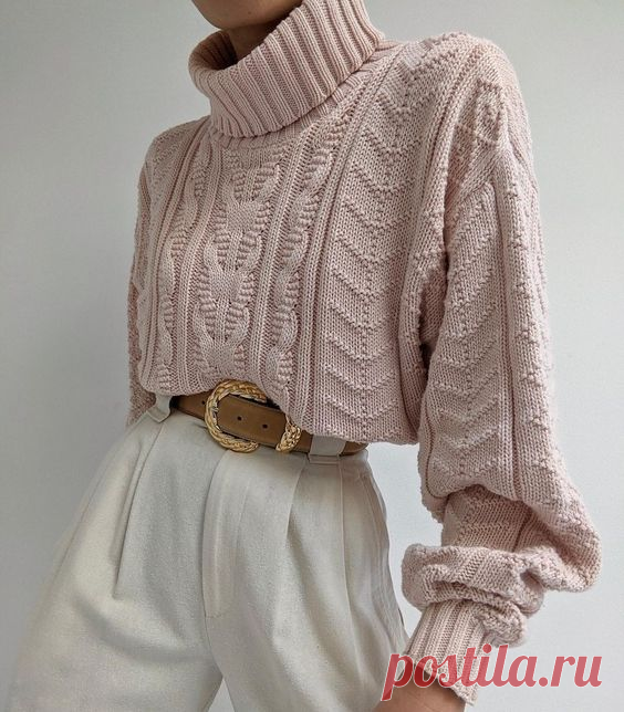 Шикарный свитер цвета пыльная роза.Спицы- узор