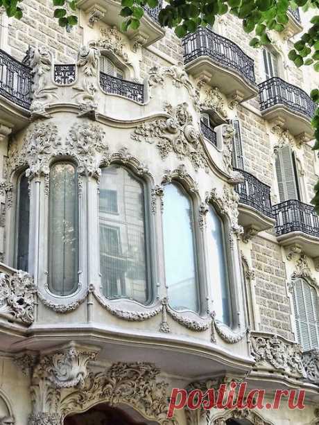 Parisian bay window